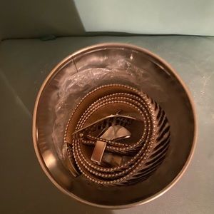 Selling a designer belt call b.b Simon